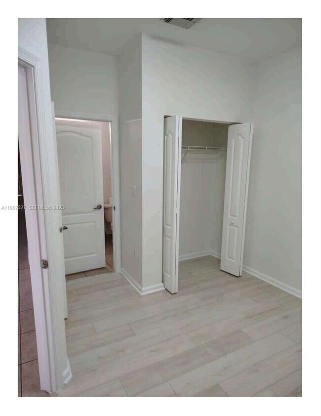 Foto del edificio - 21207 NW 14th Pl