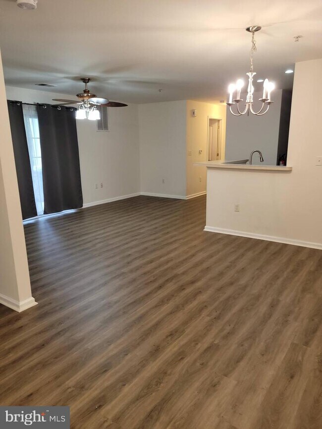 Building Photo - 102 Lionheart Ln