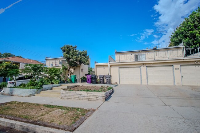 Building Photo - 2617-2619 E 17th St