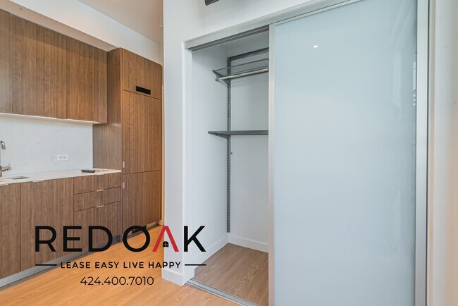 Foto del edificio - 11649 Mayfield Ave