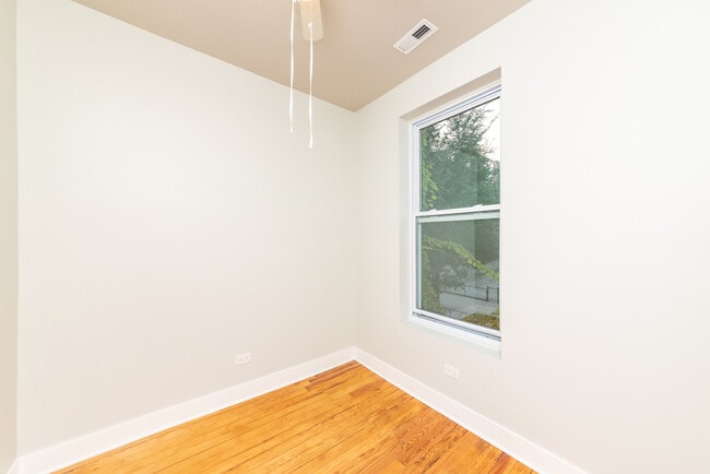 Foto del edificio - 3545 N Sheffield Ave