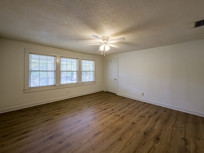 Foto del edificio - 1608 Central Ave