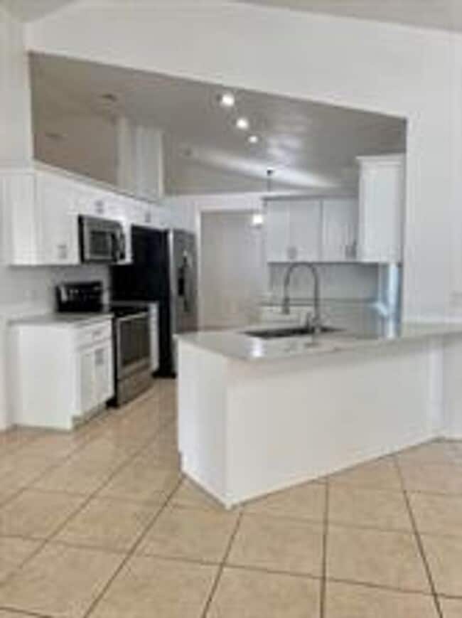 Building Photo - 1551 Ortega Ave