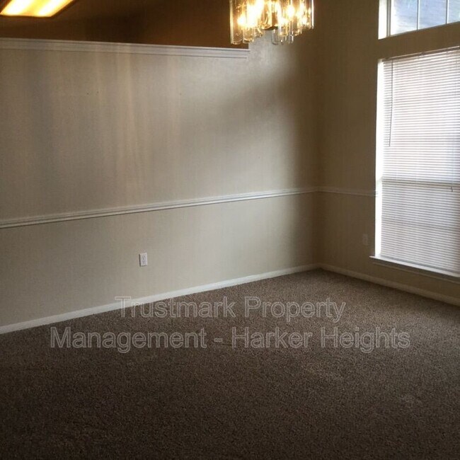 Building Photo - 1602 Man O War Dr