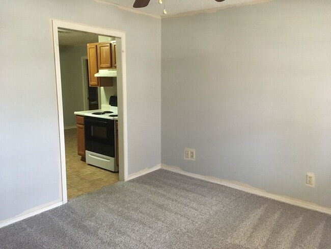 Foto del edificio - 3327 N Detroit Ave