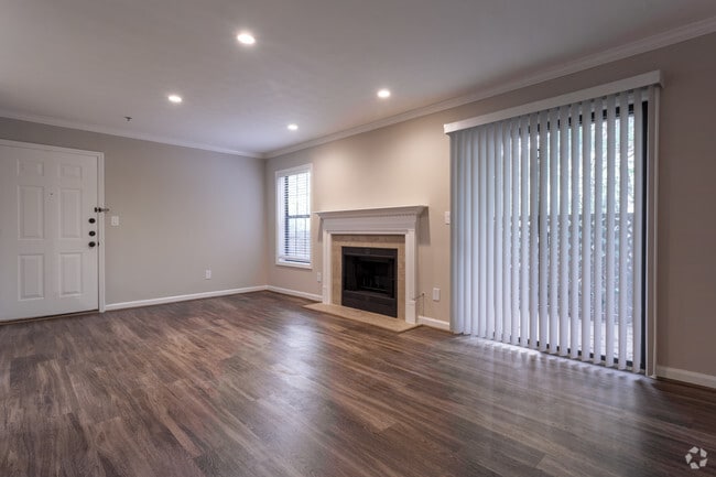 1BR, 1BA - 720 SF - Calibre Woods