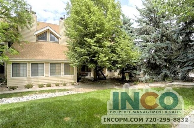 Foto del edificio - Awesome Light and Bright 2 bed 1 bath cond...