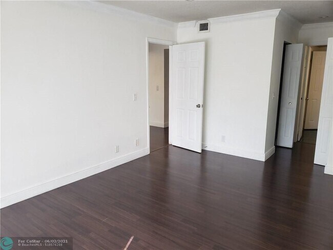 Foto del edificio - 7900 Camino Cir