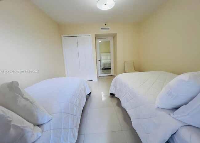 Foto del edificio - 19355 Turnberry Way