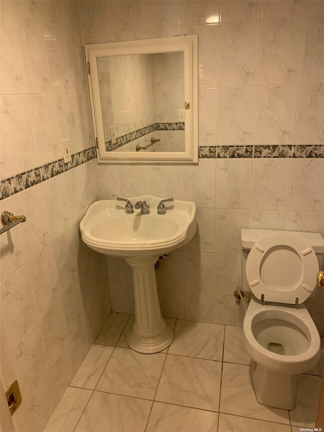 Foto del edificio - 102-26 183rd Pl