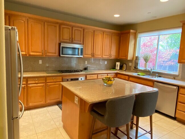 Building Photo - 897 Firethorn Terrace