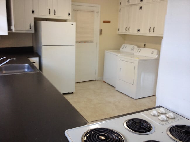 Building Photo - 6240 Ferry Dr