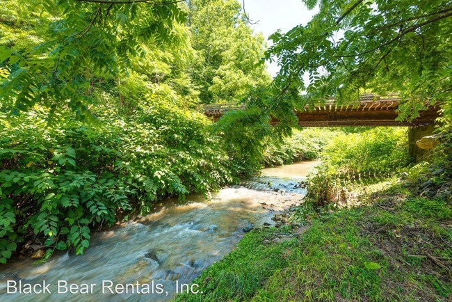 Foto del edificio - 2 br, 1.5 bath House - 2102 Walnut Creek Road