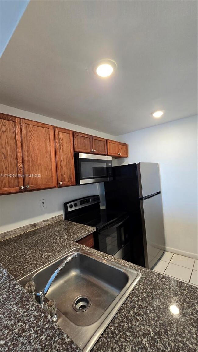 Foto del edificio - 498 NW 165th St