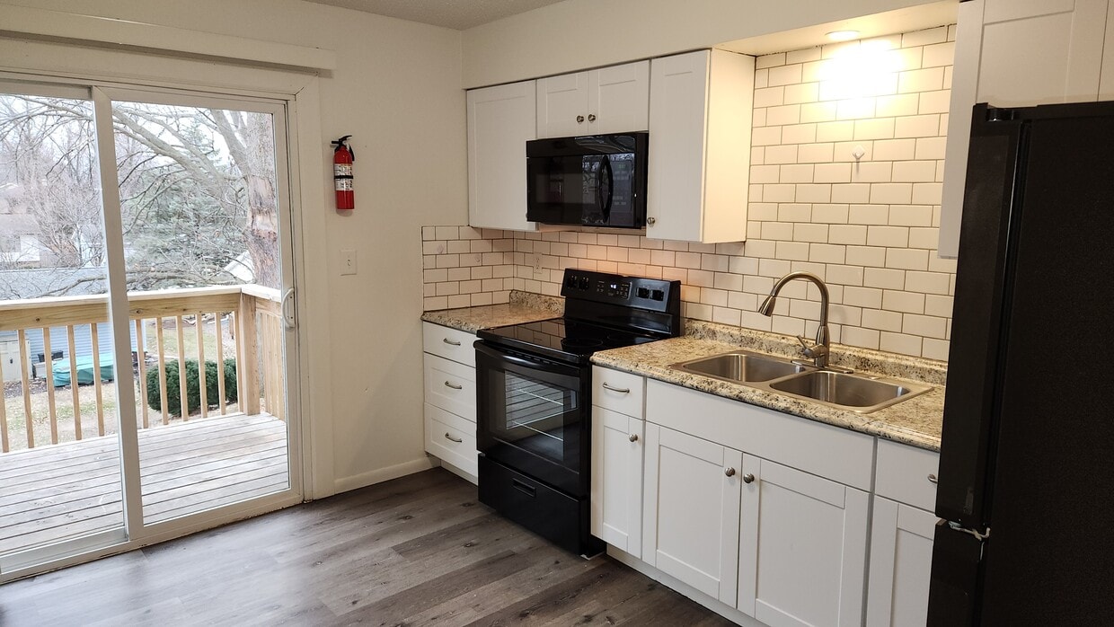 Primary Photo - 626 Vilas St