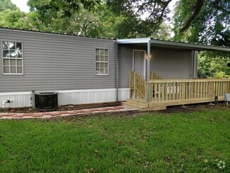 Building Photo - 301 Devalcourt St
