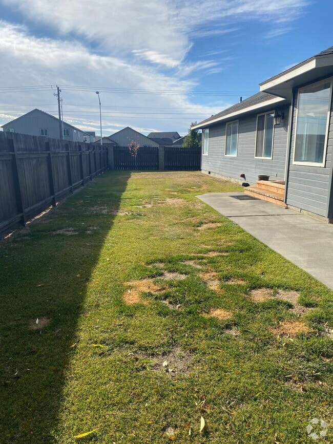 Building Photo - 4201 Cove W Dr