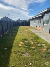 Building Photo - 4201 Cove W Dr