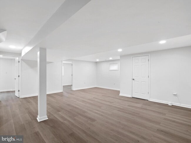 Building Photo - 6095 Wilson Blvd