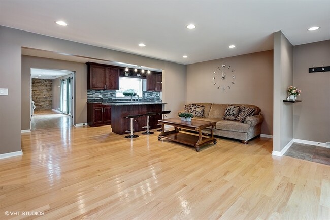 Foto del edificio - 2313 Robincrest Ln