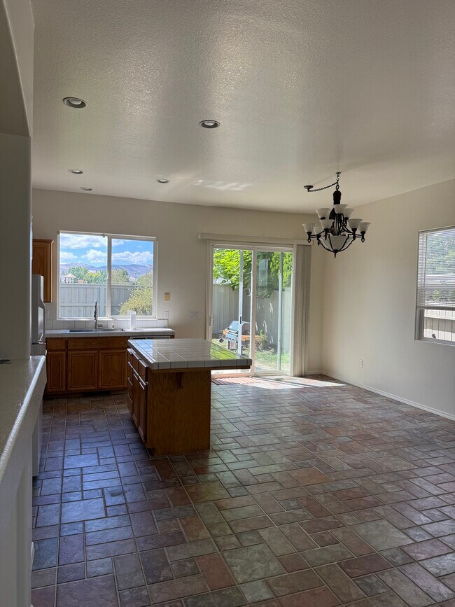 Cocina/Comedor - 1640 Cattlemen Ct