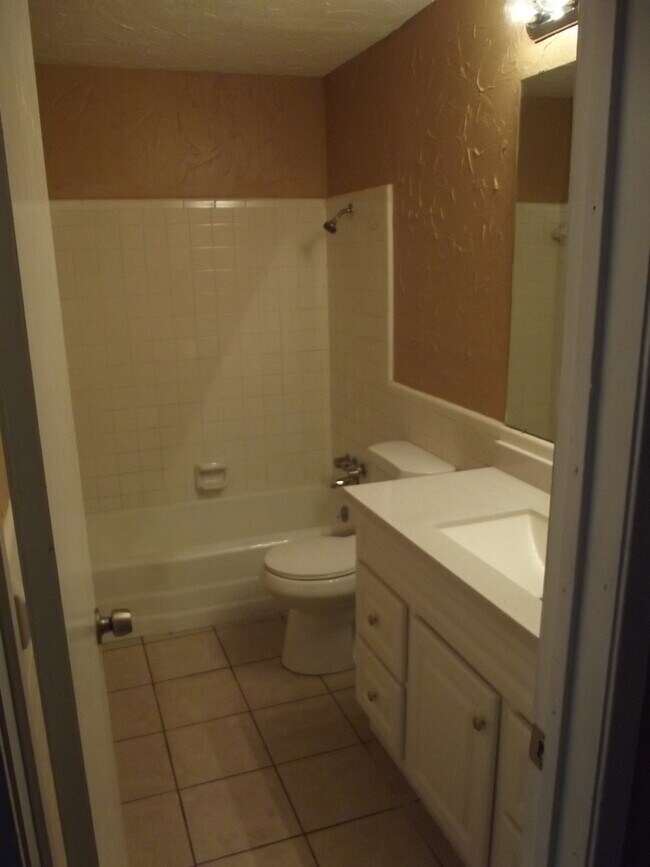 Foto del edificio - AVAILABLE NOW!!! Lovely 3-Bedroom 2-Bath 2...