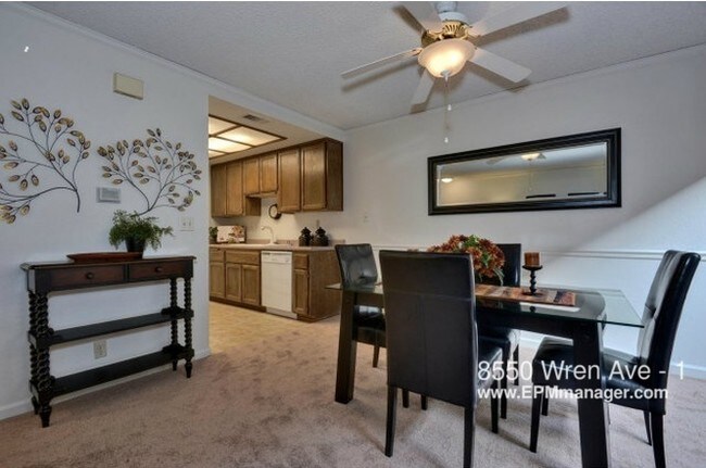 Foto del edificio - 8550 Wren Ave