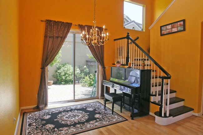 Building Photo - 5233 Manderston Dr - Beautiful Home Inside...
