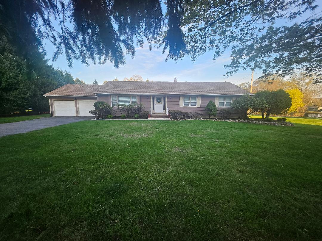 Foto principal - 297 Airmont Ave