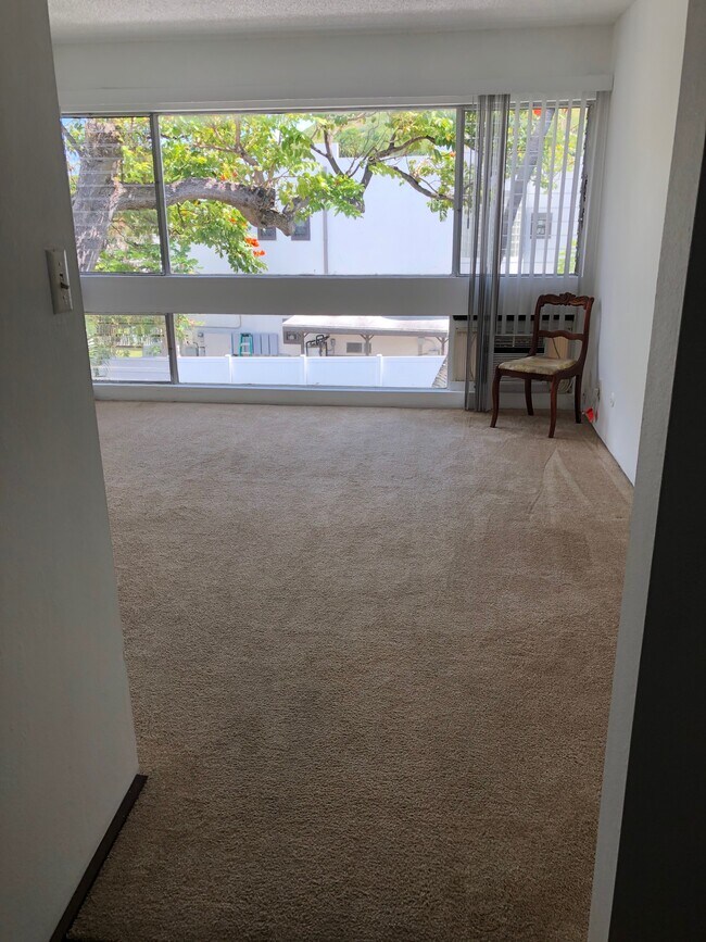 Building Photo - 3731 Kanaina Ave