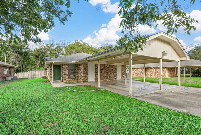 Building Photo - 409 Rockcrest Dr