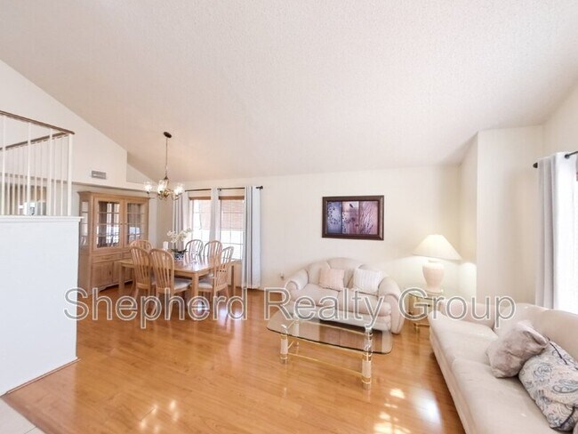 Building Photo - 8766 Sandhill Dr