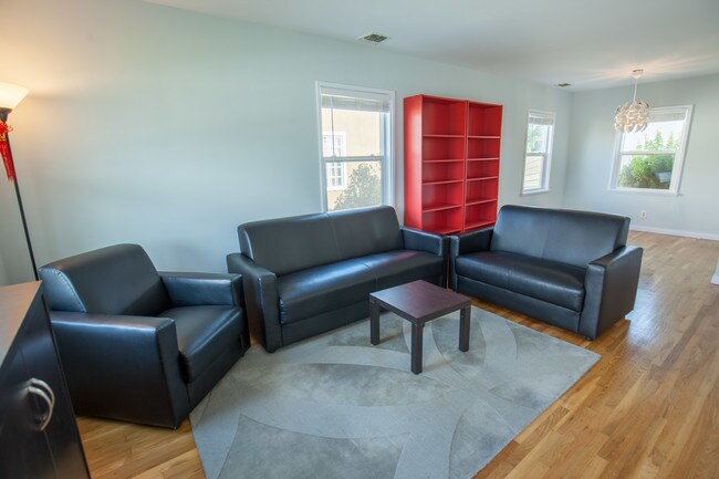 Foto del edificio - 2422 W 164th St