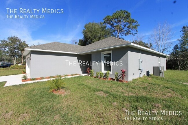 Foto del edificio - BEAUTIFUL 3/2 w/office HOME in Deltona