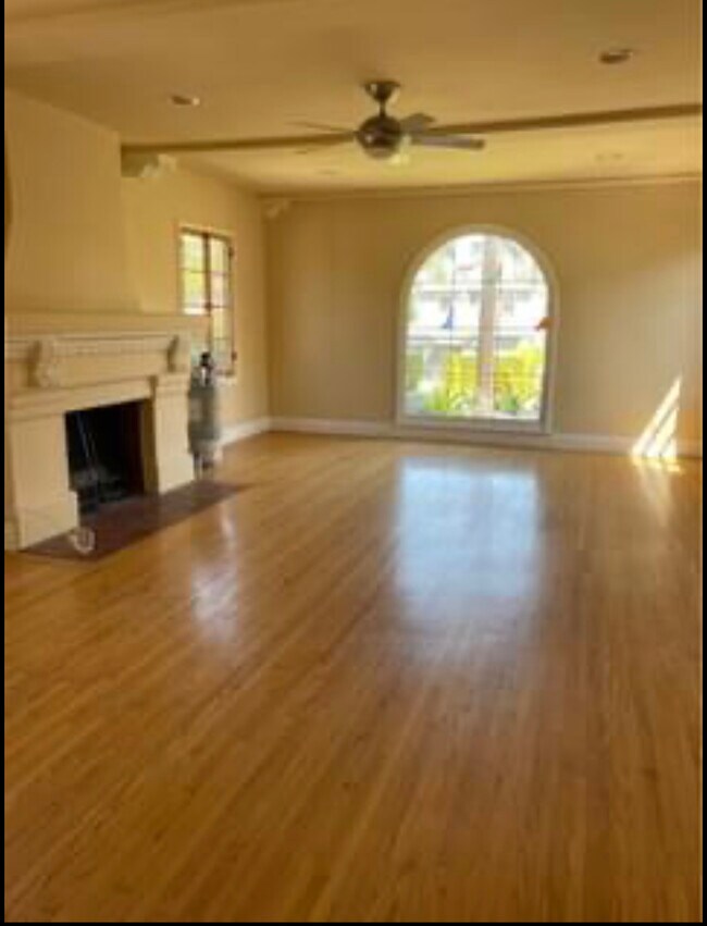 Building Photo - 219 S Hamilton Dr