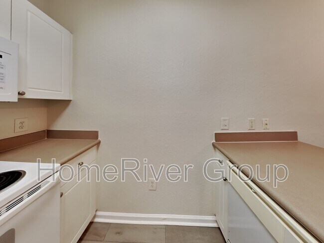 Foto del edificio - 9312 Crescent Loop Cir