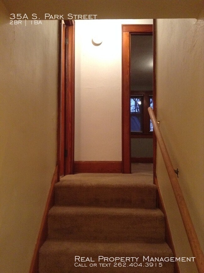 Building Photo - Private Entry Upper Duplex