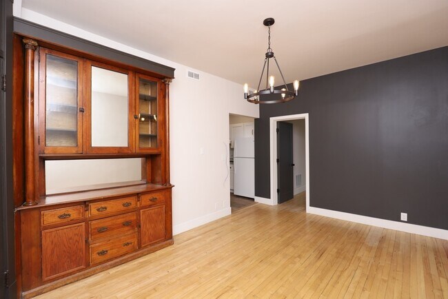 Foto del edificio - 843 N Maplewood Ave