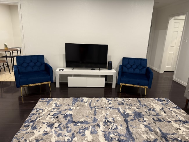 Foto del edificio - 4775 Beverly Ct