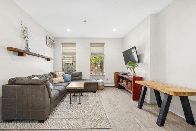 Building Photo - 54 Magnolia Ave