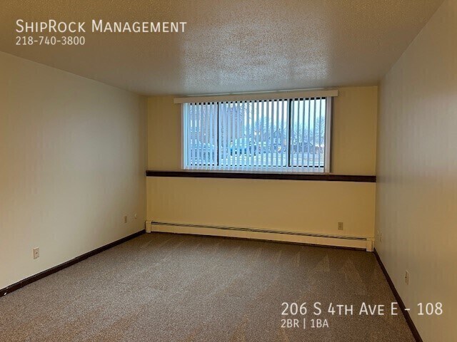 Building Photo - 206 S 4th Ave W