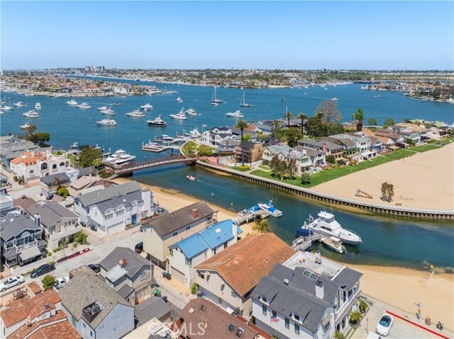 Foto del edificio - 111 Edgewater Pl