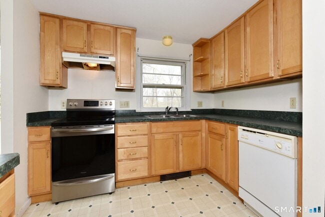 Building Photo - 18 Old Young St