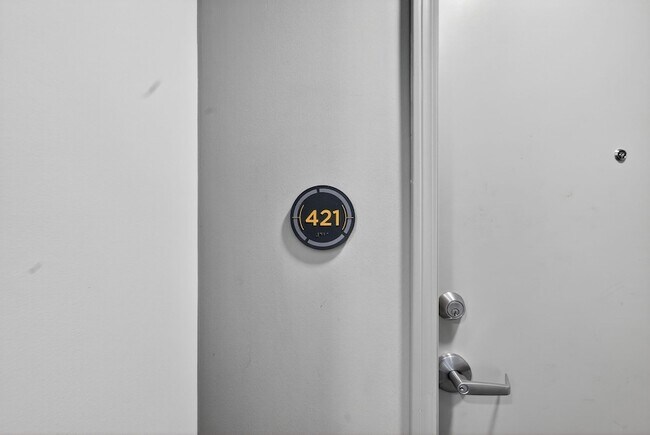 Foto del edificio - 400 Herron Dr