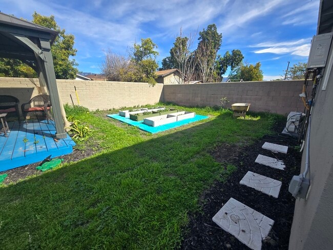 Building Photo - 1030 W Temple St