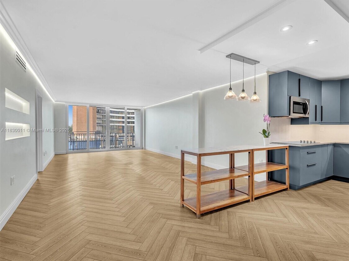 Foto principal - 770 NE 69th St