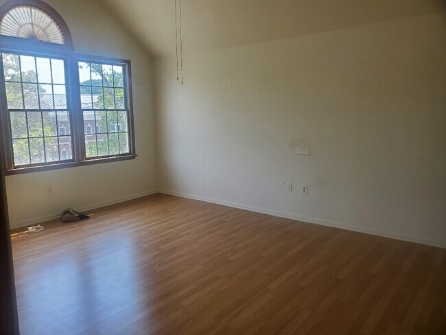 master bedroom - 499 Main St