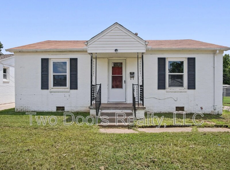 Foto principal - 222 W Fairchild Dr