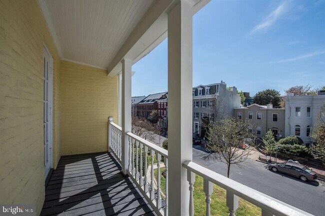 Foto del edificio - 3239 N St NW