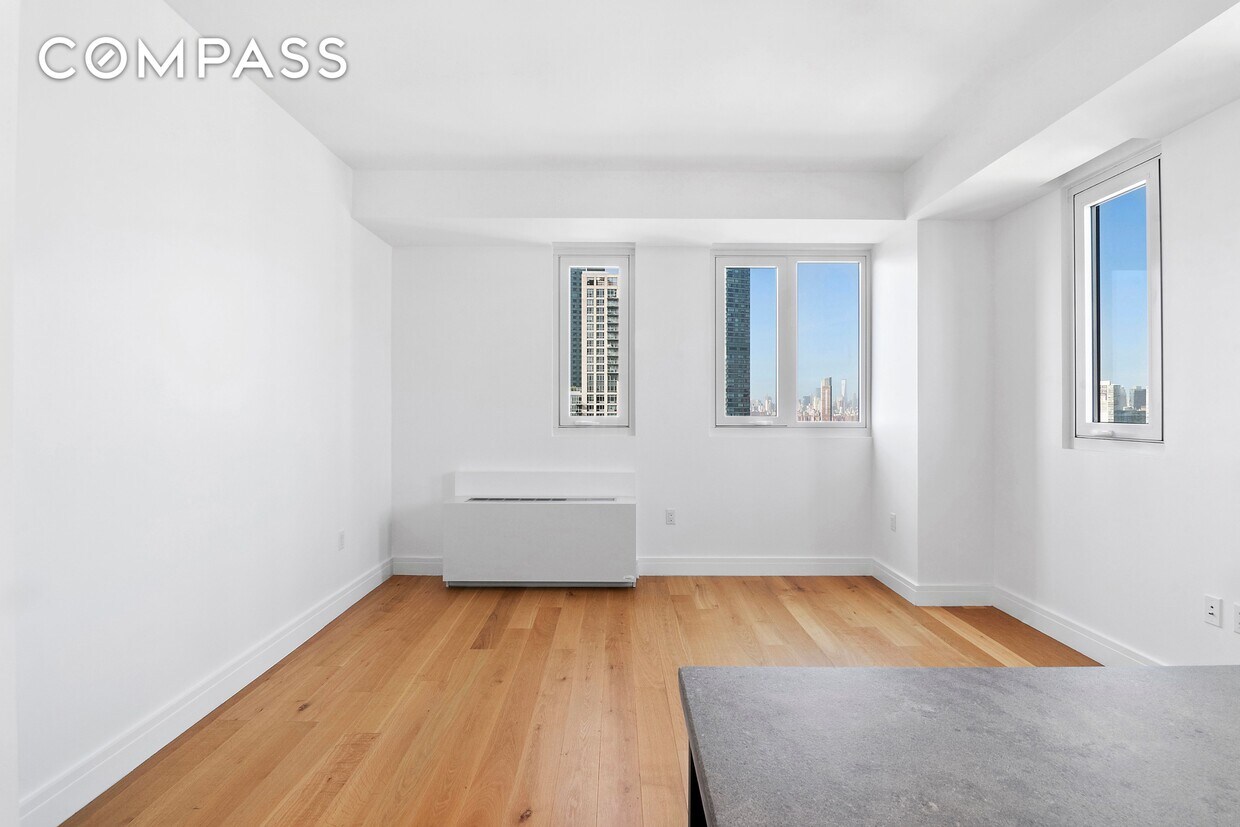 2416 Queens Plaza S Unit 21E, Queens, NY 11101 Room for Rent in